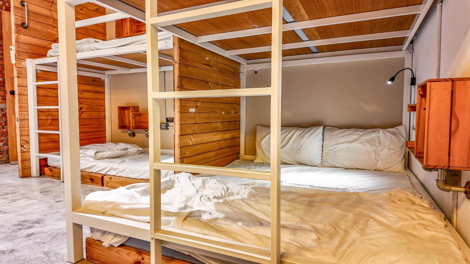 62巷背包客棧 Lane62 Hostel Longjing Экстерьер фото